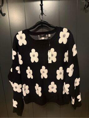 NWT Tahari Floral Crewneck Sweater - White Textured Daisy 🌼